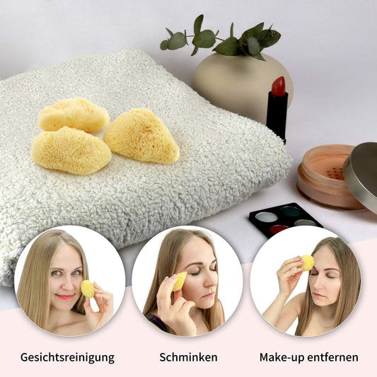 Drei natürliche Kosmetikschwämme auf einem Handtuch, umgeben von Make-up-Produkten. Unten sind drei Anwendungsbereiche abgebildet: Gesicht reinigen, Schminken und Make-up entfernen. Eine Frau verwendet den Schwamm für diese Anwendungen und lächelt dabei.