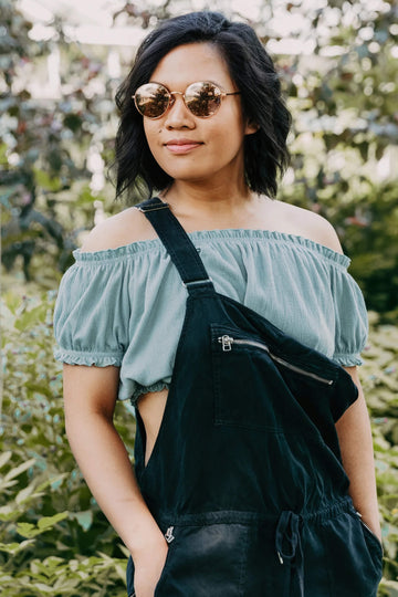 Zufriedene Anwenderin von tom&pat Menstruationsschwamm aus Naturschwamm im Alltag