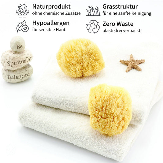 Naturschwamm auf Handtüchern mit Deko, hypoallergen, plastikfrei und perfekt für sensible Haut - tom&pat