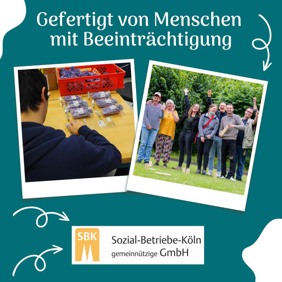 Verpackung der Naturschwämme durch Menschen mit Beeinträchtigung bei den Sozial-Betrieben Köln, unterstützende und inklusive Produktion